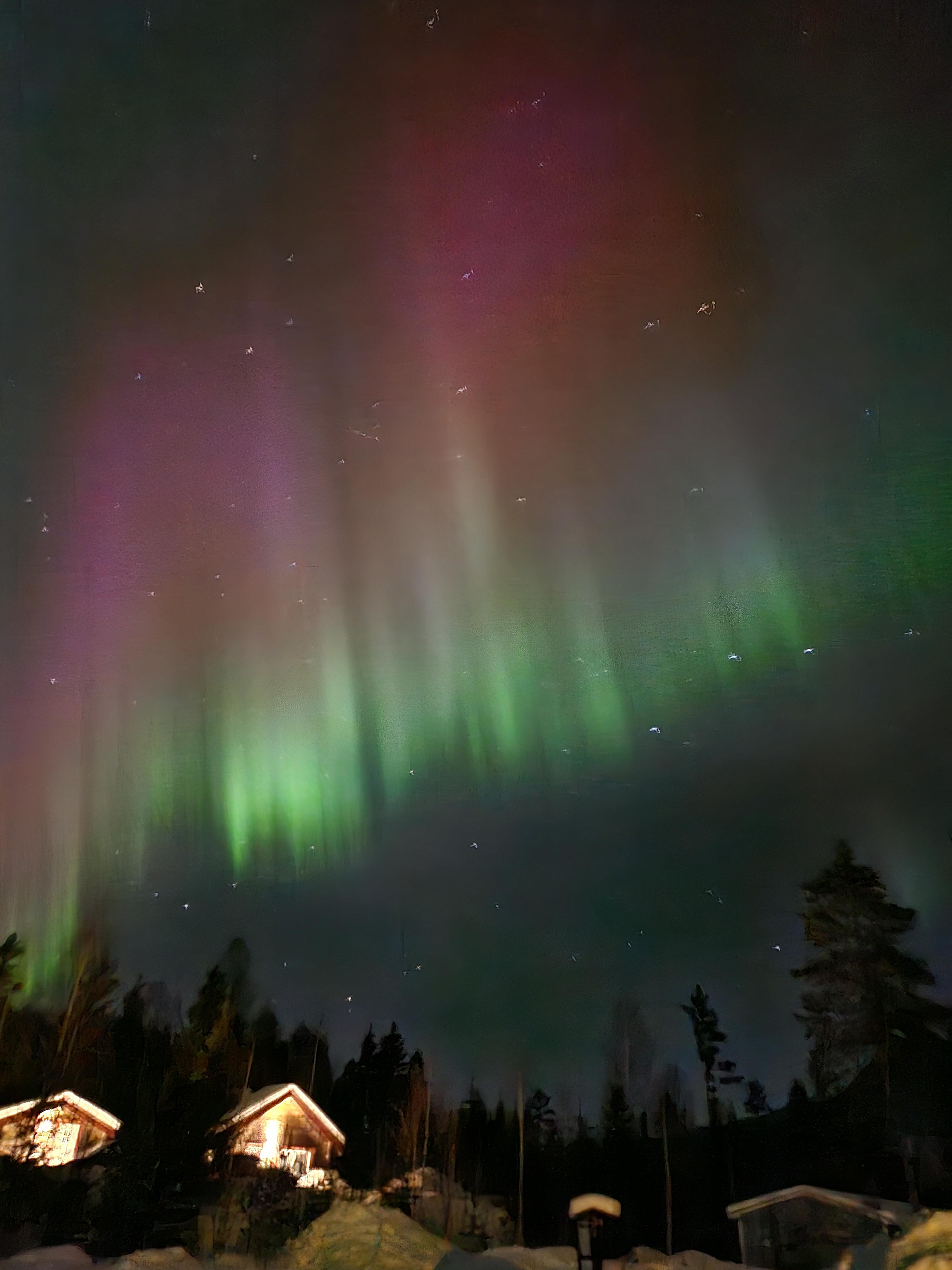 We love sweden- we love the norther lights at the campsite in Hammarstrand Ammer